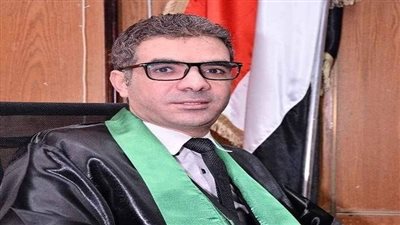 رئيس جامعة سوهاج يهنئ الدكتور محمد هندي لحصوله على جائزة الدولة التشجيعية 