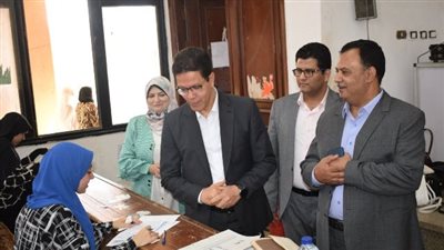 رئيس جامعة بنها يتفقد الامتحانات بكليات التربية والتمريض والحاسبات والذكاء الاصطناعى والفنون التطبيقية