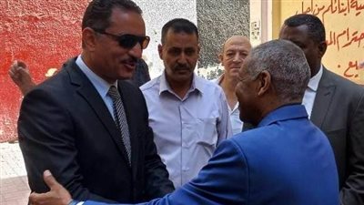 سفير السودان ومدير تعليم الجيزة يتفقدان امتحانات شهادة الأساس السودانية 