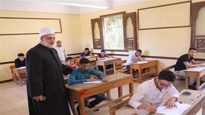 بدء امتحان اللغة الأجنبية لطلاب الثانوية الأزهرية علمى