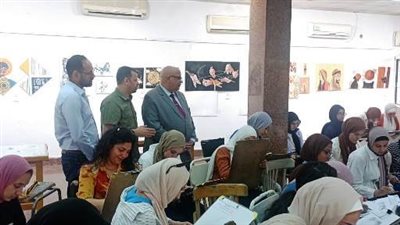 رئيس جامعة الأقصر يتفقد امتحانات الفصل الدراسي الثاني بكليات الجامعة