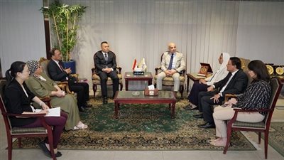 رئيس جامعة عين شمس يستقبل وفدًا من جامعة الشعب الصينية بشأن التعاون في الدرجات العلمية المزدوجة