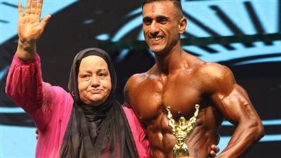 رئيسة جامعة السادات تقدم التهنئة لـ سيف محجوب بفوزه بلقب أبطال أفريقيا في كمال الأجسام