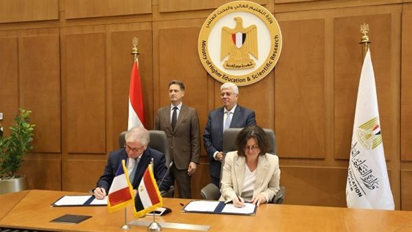 الدكتور ايمن عاشور