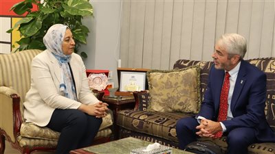 نائب رئيس جامعة عين شمس تستقبل عميد المشاركة العالمية لمنطقة الشرق الأوسط وشمال أفريقيا بجامعة جلاسكو