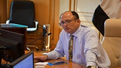 رئيس جامعة حلوان يرسم مسار تطوير نادي الجامعة وتعزيز دوره المستقبلي في خدمة الطلاب