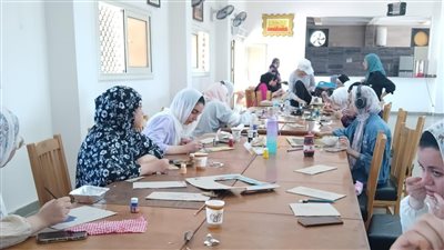 تنظيم ورش عمل لتدريب الطالبات على الأشغال الفنية معسكر جامعة طنطا الصيفى ببلطيم