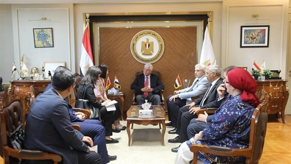 الدكتور ايمن عاشور