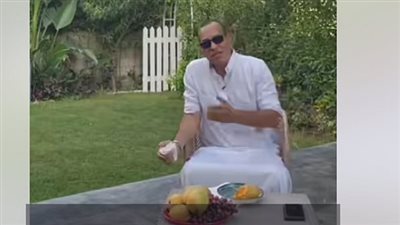 بالفيديو .. مدرس فلسفة شهير بعد استبعاد مواده من مجموع الثانوية: «مستمتع بحياتي وبدير مدارسي الإنترناشيونال»