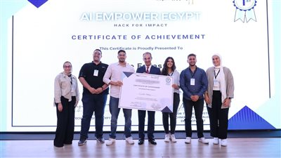 وزير الاتصالات يُكرم طلاب الألمانية بالقاهرة الفائزين بالمركز الأول والثاني في هاكثون الذكاء الإصطناعي