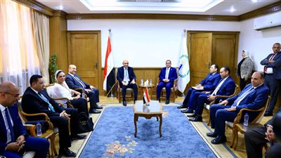 وزير التربية والتعليم يتفقد امتحان المتقدمين بمسابقة شغل وظائف 