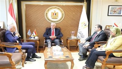 وزير التعليم العالي يبحث مع سفير اليونان انطلاق جامعة باتريس في قلب الإسكندرية