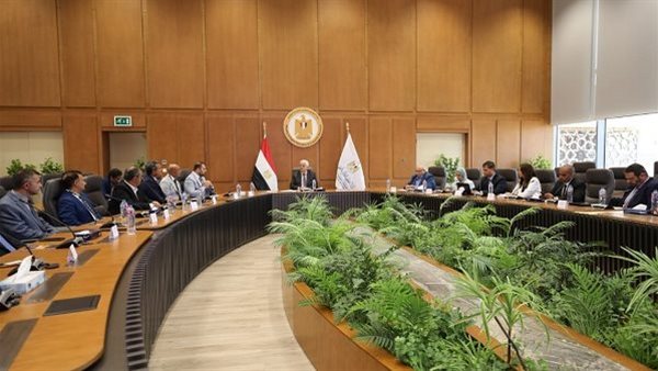 الدكتور ايمن عاشور