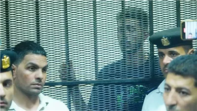 أحمد فتوح يصل المحكمة لاستكمال محاكمته بتهمة القتل الخطأ وتعاطى المخدرات