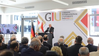 الرئيس الألماني فرانك فالتر شتاينماير يتفقد معرض الأبحاث والتكنولوجيا لجامعتي الألمانية GUC والدولية GIU 