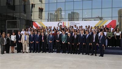 الرئيس الألماني يقص شريط بوابة الأمل في الجامعة الألمانية الدولية GIU ويلتقط صورا مع الطلاب 