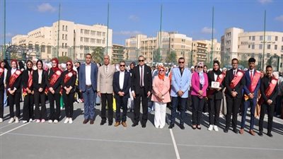 رئيس جامعة كفر الشيخ يشهد تحية العلم ويهنئ الطلاب ببداية العام الدراسي الجديد