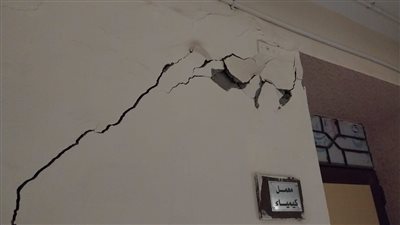 بالصور.. تحرك عاجل من وزارة التربية والتعليم بعد تصدعات وشروخ مدرسة المتفوقين في سوهاج