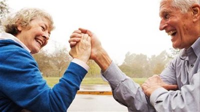 دراسة تؤكد عمر النساء أطول من الرجال.. ما السر؟