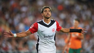 بعد تألقه بالدوري الألماني.. فرانكفورت يُعلن ترشح عمر مرموش لجائزة جديدة