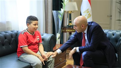 وزير التربية والتعليم يستقبل الطالب علي حمادة ويوجه بإعفائه من المصروفات الدراسية لحين إتمامه تعليمه