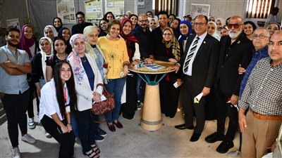 رئيس جامعة حلوان يفتتح المعرض الثالث 