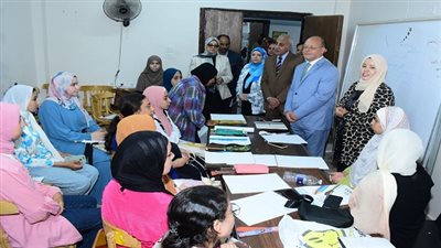 رئيس جامعة سوهاج يراقب سير العملية التعليمية في أسبوعها الثالث ويثني على انتظام الطلاب في المحاضرات