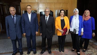 تكريم الدكتور علي عجوة بكلية الإعلام وفنون الاتصال في جامعة ٦ أكتوبر 