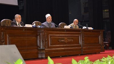 جامعة القاهرة تطلق إشارة بدء فعاليات الموسم الثقافي لتوسيع آفاق المعرفة بين الطلاب