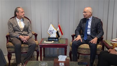 رئيس جامعة عين شمس يبحث مع وفدًا من جامعة TH Koeln الألمانية التعاون المشترك 