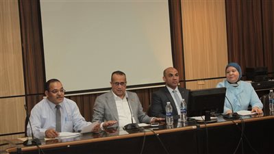 إدارة النفايات الطبية بمستشفيات جامعة أسيوط تعقد تناقش آليات التخلص الآمن من النفايات الطبية 