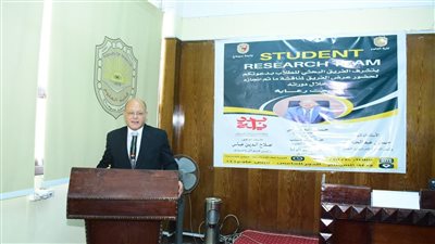  رئيس جامعة سوهاج يشهد اليوم العلمي لتخريج الدفعة الثالثة من الفريق البحثي لطلاب كلية العلوم 