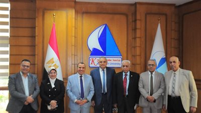 رئيس جامعة كفر الشيخ يترأس لجنة اختيار عميد كلية العلاج الطبيعي بالجامعة
