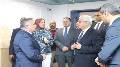 وزير التعليم العالي يجري جولة في المستشفى الجامعي بجامعة السويس