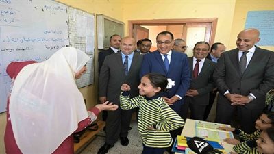 جولة تفقدية لرئيس الوزراء في مدارس كرداسة بمحافظة الجيزة