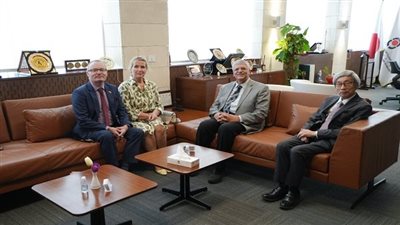 رئيس الجامعة المصرية اليابانية وسفير التشيك يبحثان آفاق تعاون أكاديمي وبحثي مشترك