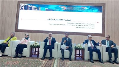 جامعة بنها تكرم رضا حجازي رئيس جامعة الريادة بمؤتمر الدراسات العليا