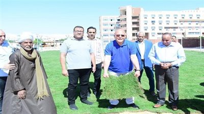 رئيس جامعة سوهاج يقود مبادرة لزراعة 750 مترًا من المساحات الخضراء بكلية الهندسة