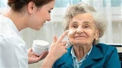 نصائح هامة للعناية بالبشرة لدى كبار السن خلال فصل الشتاء