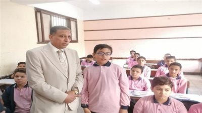 وكيل تعليم الجيزة يتابع سير الدراسة ويوجه بتكريم المتميزين وتطبيق الانضباط