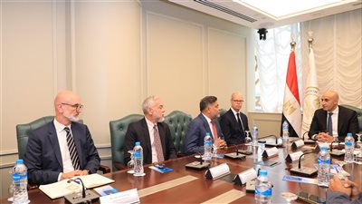 وزير التربية والتعليم يستعرض مع مسئولي هيئة “البكالوريا الدولية” ومؤسسة “Cognia” فرص تعزيز التعاون