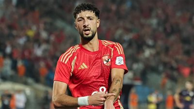 وسام أبوعلى يقود تشكيل الأهلي لمواجهة زد اليوم في الدوري المصري
