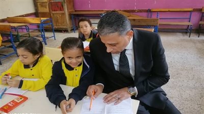 جولة تفقدية لوكيل تعليم الجيزة بمدارس الهرم لضمان الانضباط ومراقبة الكثافات الطلابية