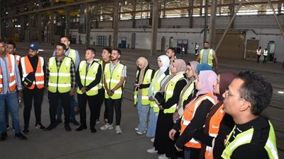 طلاب جامعة سوهاج يزورون ورش مترو الأنفاق ومركز التحكم لقطار العاصمة LRT