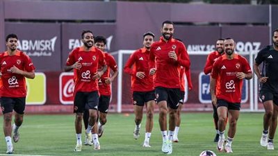 سر رفض الأهلي إرسال لاعبيه لمنتخب مصر.. شوبير يكشف