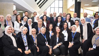 رئيس جامعة أسيوط يفتتح معرض مشروعات طلاب برنامج STEM