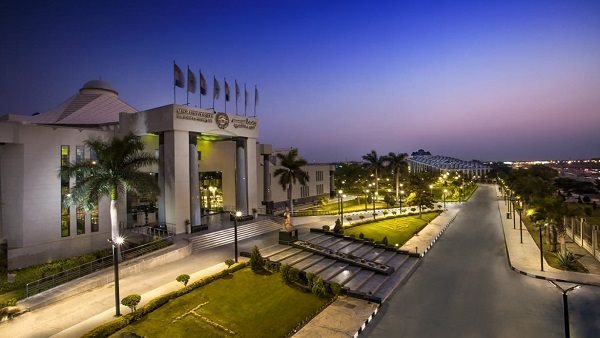 جامعة مصر للعلوم