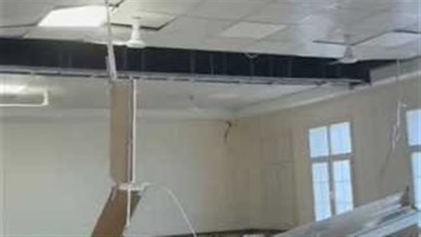انهيار سقف في كلية