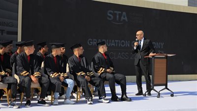 وزير التربية والتعليم يشهد تخريج دفعة جديدة من أكاديمية السويدي الفنية