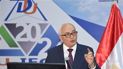  الدكتور رضا حجازي: تطوير التعليم الهجين يساعد علي تعويض نقص أعداد أعضاء هيئة التدريس